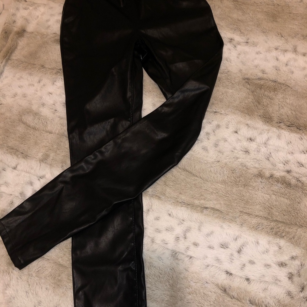 BLANK NYC Faux Leather Leggings - Picture 4 of 5